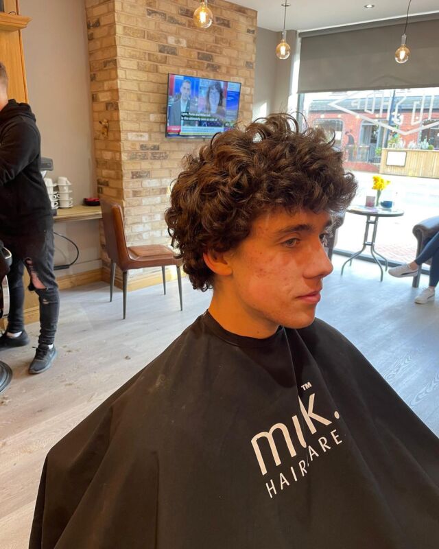 Before and after // SWIPE
 Restyle 
 Done by Katy in our Poynton branch!!