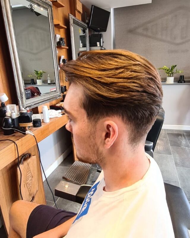 Wavy one done by Gaz in our wilmslow branch 

#wahl #barber #fade #barberlife #wavy #cut #andis #stlye #foil #trending #barbershop #wilmslow #poynton #wahlpro #wahlclippers #taper #taperfade #new #booksy