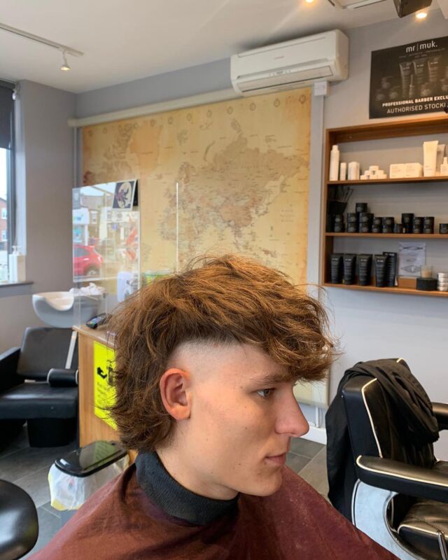 Back to uni trim!

cut by stig 

Styling products @evohair 

#wahl #barber #fade #barberlife #wavy #cut #andis #stlye #foil #trending #barbershop #poynton #wahlpro #wahlclippers #taper #taperfade #new #booksy