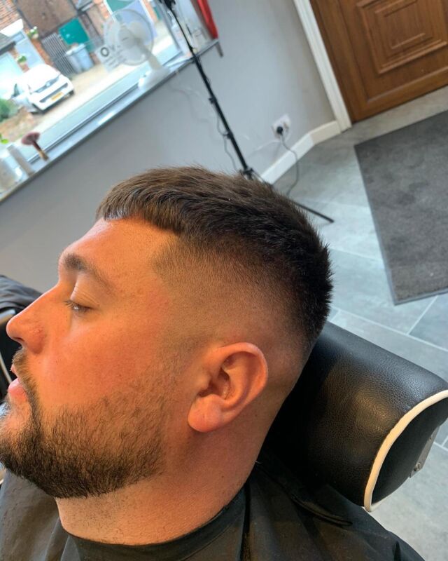Skinners by @rik_cuts 

Working out of our #wilmslow branch get booked via #booksy 

#wahl #skinfade #cut #hair #barber #fashion #skin #barberlife #andis #barbershop #texture