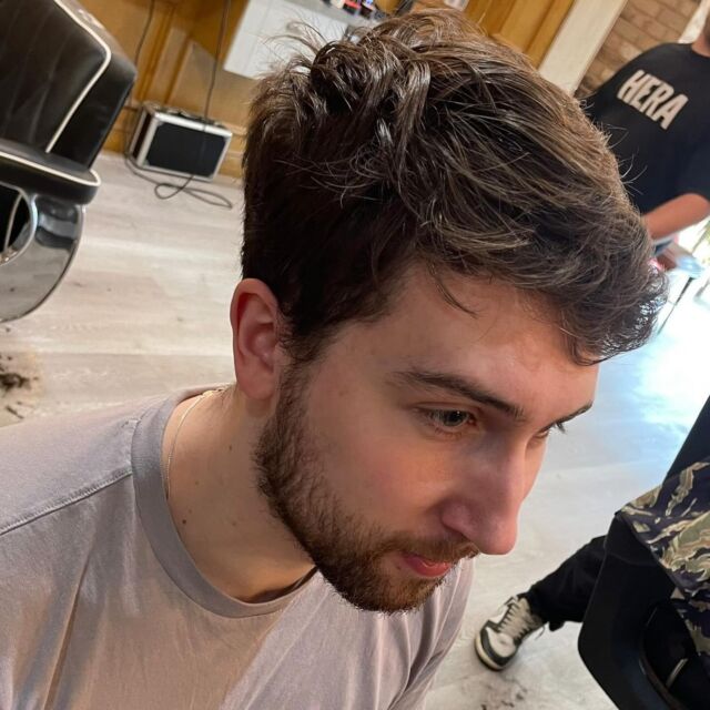 S W I P E ➡️➡️ 

Kim @cheshirecuts will now be coming over from Poynton to our Wilmslow shop on a Wednesday ✂️
Book in now using our new app 📲 Stig shop